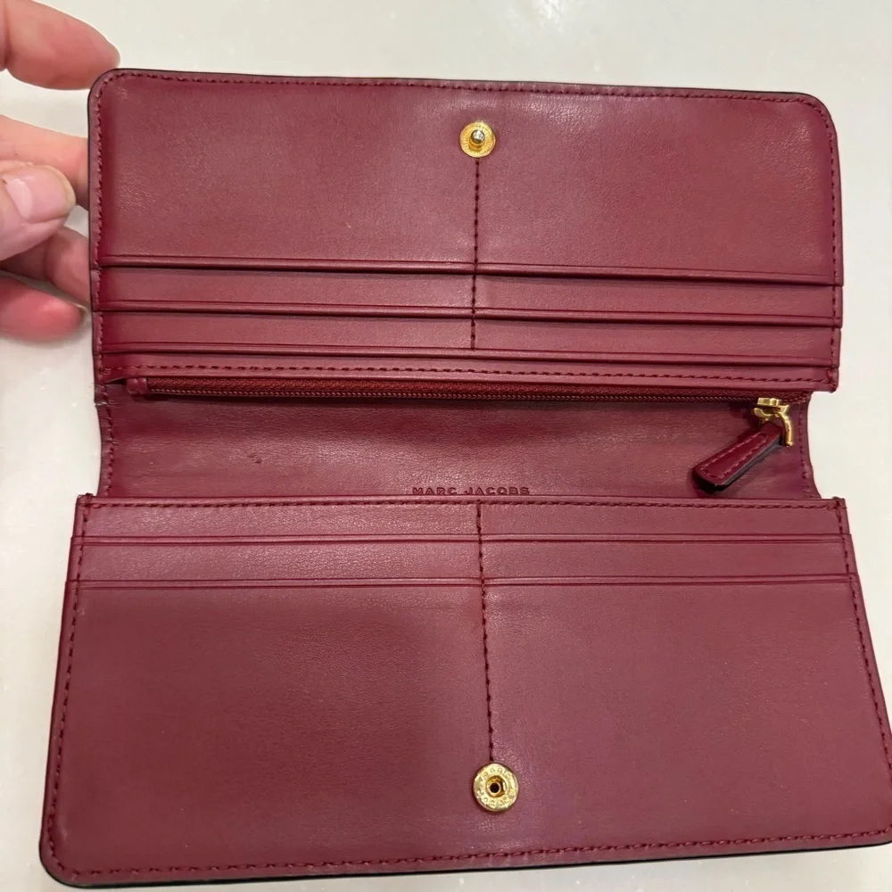 Marc Jacobs New York Bi-Fold Wallet Pebbled Leather Burgundy EUC